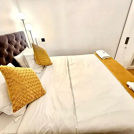 Apartment Urban Comfort 1br Flat W Terrace&parking